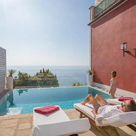 Aurora Villa